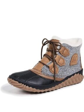 Sorel Out N About Felt Booties size 6.5